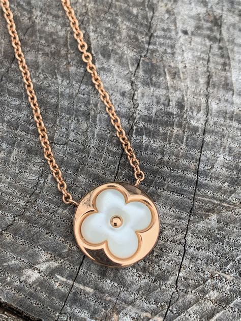 louis vuitton clover necklace.